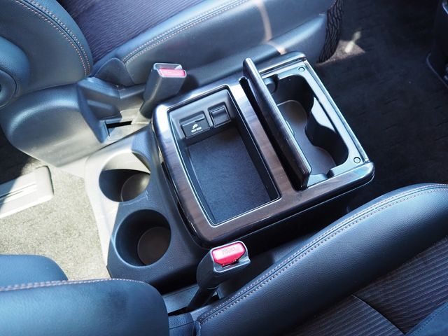 Nissan ELGRAND 2015-09 11547-27