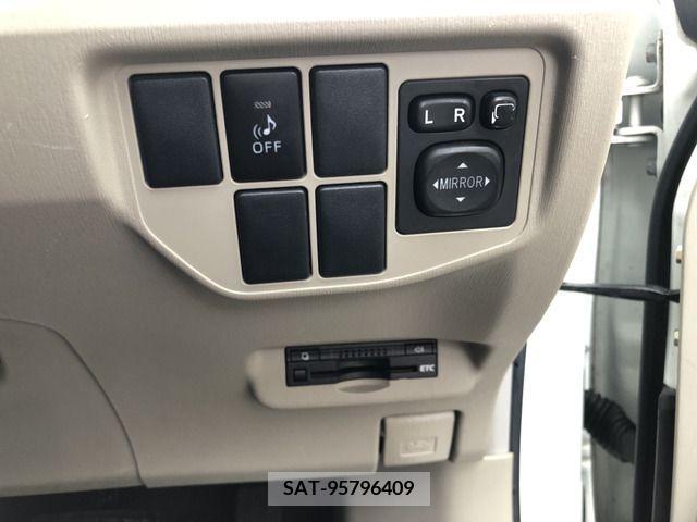 Toyota PRIUS 2013-03 322028-6