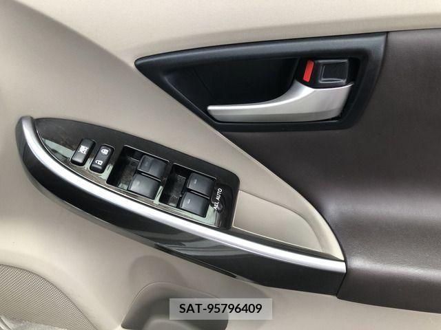 Toyota PRIUS 2013-03 322028-9