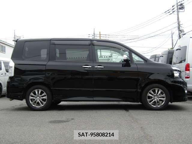 Toyota VOXY 2010-10 289206-7