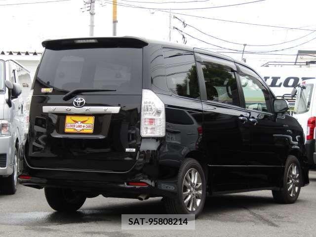 Toyota VOXY 2010-10 289206-3