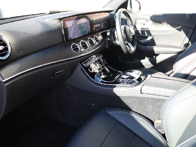 Mercedes Benz E-CLASS 2019-12 22412-1
