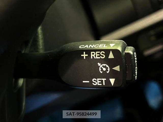 Toyota VOXY 2021-08 230527-7