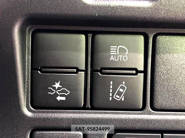 Toyota VOXY 2021-08 230527-6