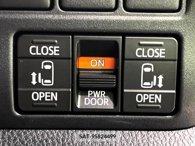 Toyota VOXY 2021-08 230527-5