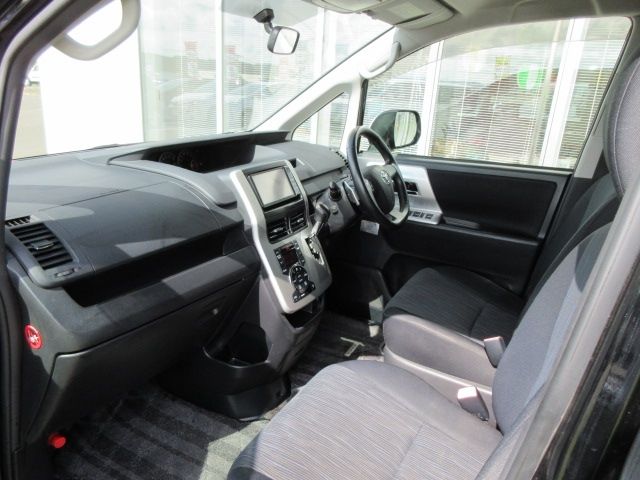 Toyota VOXY 2011-02 26504-4