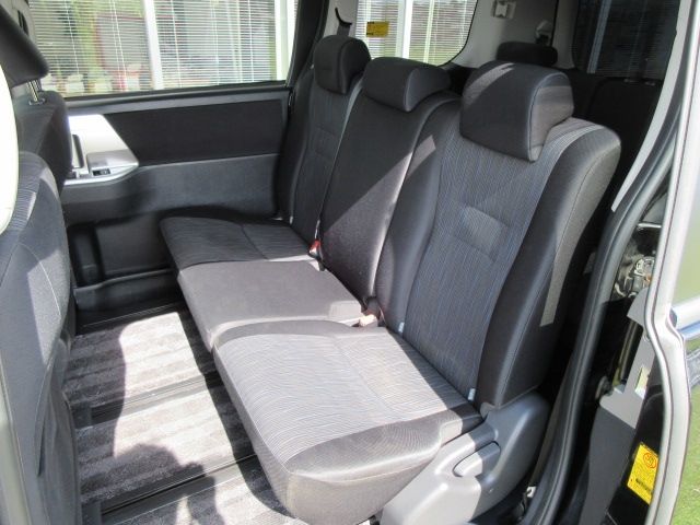 Toyota VOXY 2011-02 26504-5