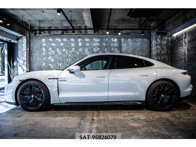 Porsche Taycan 2022-05 225431-7