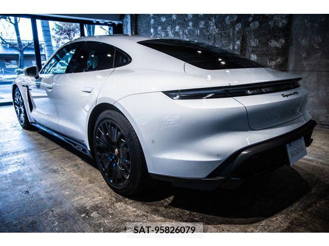 Porsche Taycan 2022-05 225431-8