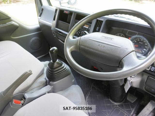 Mazda TITAN 2018-01 237433-2