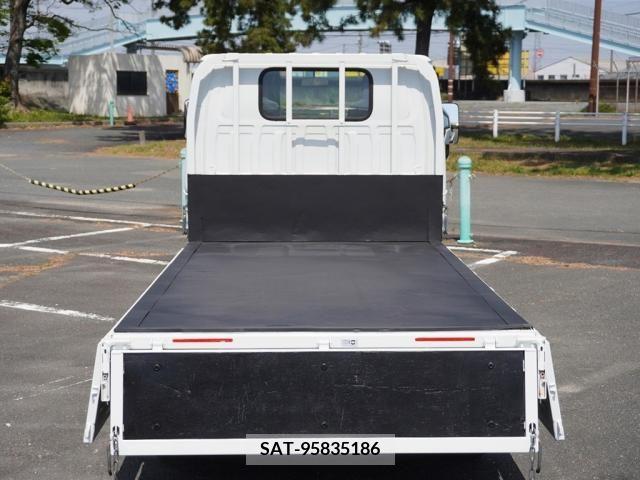 Mazda TITAN 2018-01 237433-12