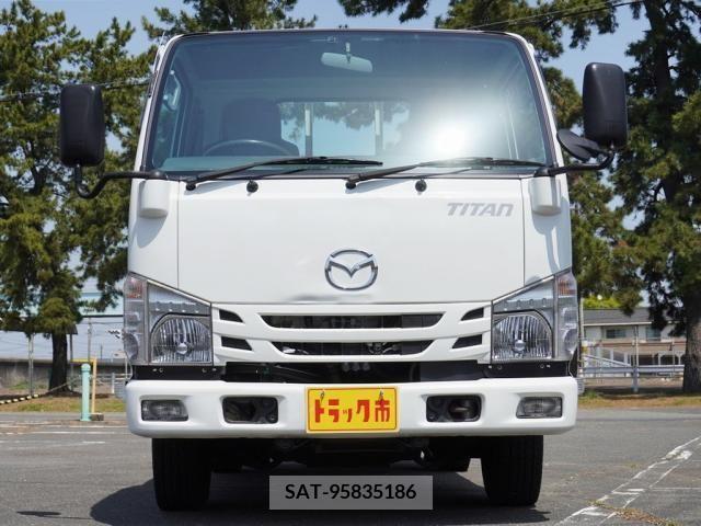 Mazda TITAN 2018-01 237433-6