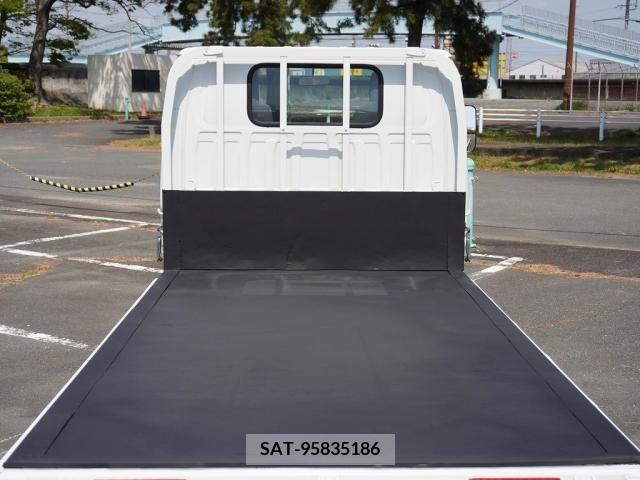 Mazda TITAN 2018-01 237433-4