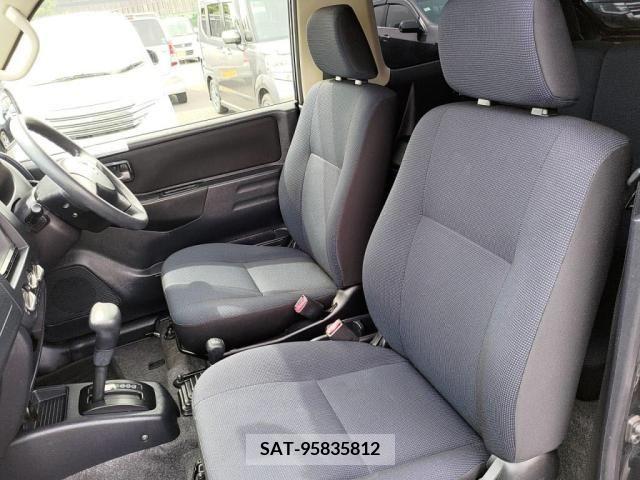 Nissan KICKS 2012-07 227989-21