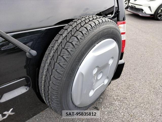 Nissan KICKS 2012-07 227989-27