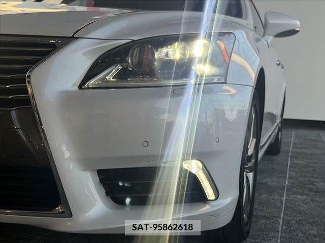 Lexus LS 2013-01 362897-23