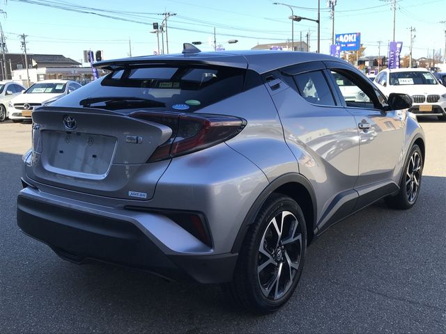 Toyota C-HR 2017-08 28328-2