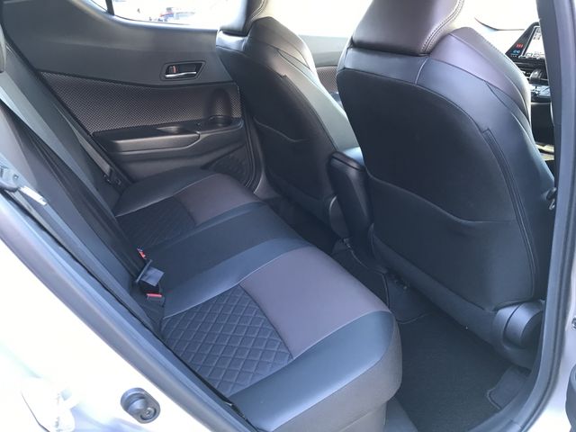 Toyota C-HR 2017-08 28328-11