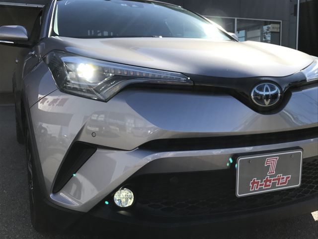 Toyota C-HR 2017-08 28328-25