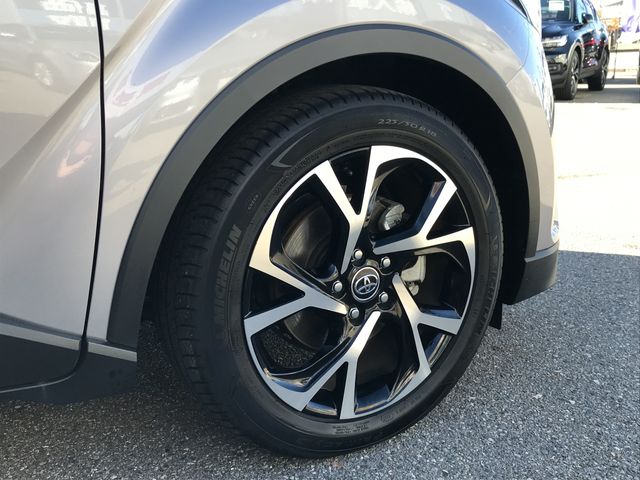 Toyota C-HR 2017-08 28328-27