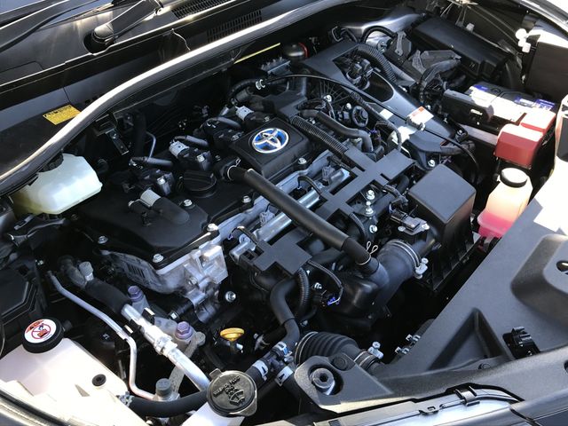 Toyota C-HR 2017-08 28328-29