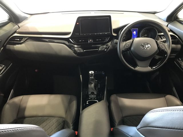 Toyota C-HR 2017-08 28328-1
