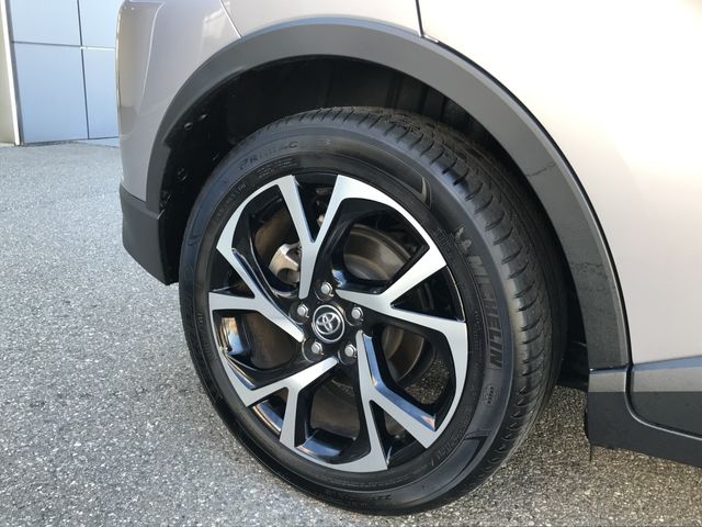 Toyota C-HR 2017-08 28328-28