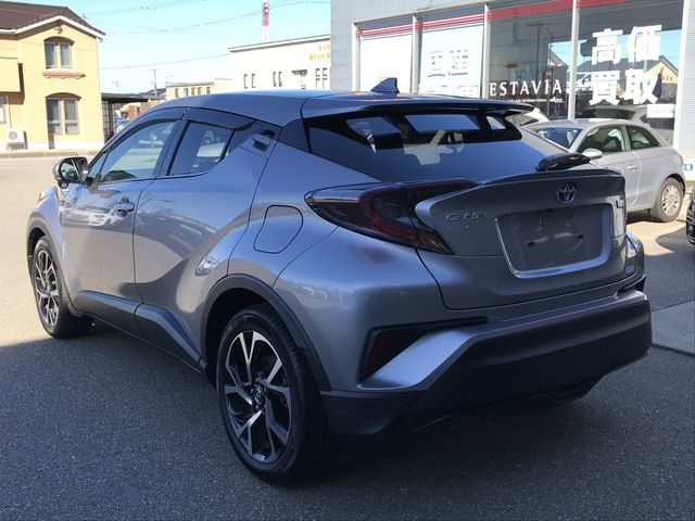 Toyota C-HR 2017-08 28328-7