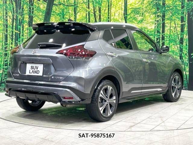 Nissan KICKS 2021-02 326008-17