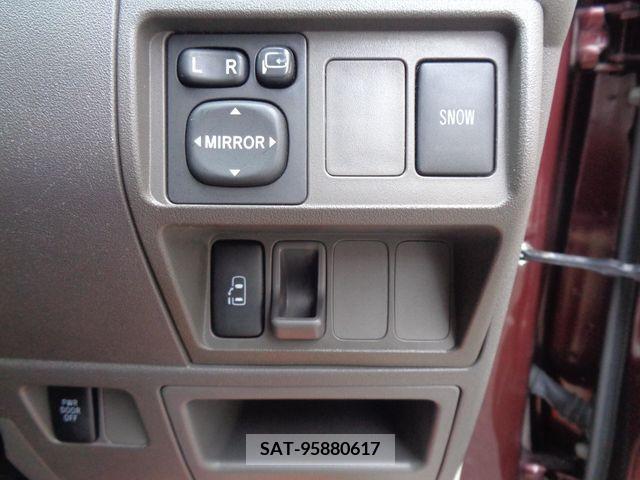 Toyota SIENTA 2013-07 313758-11