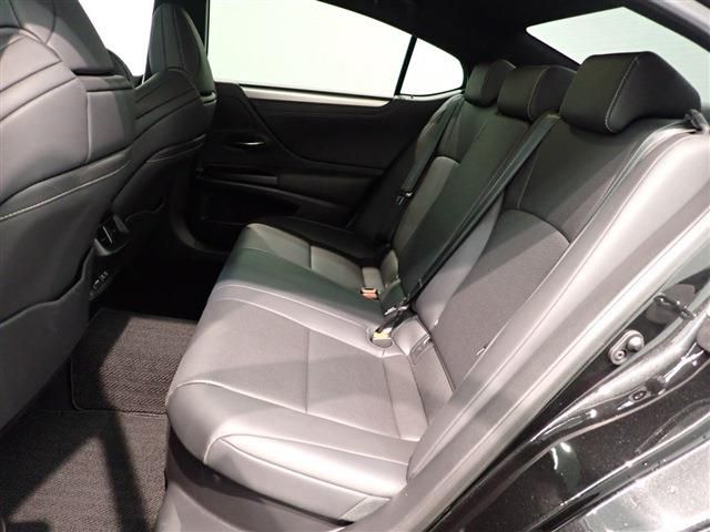 Lexus ES 2019-11 13389-27