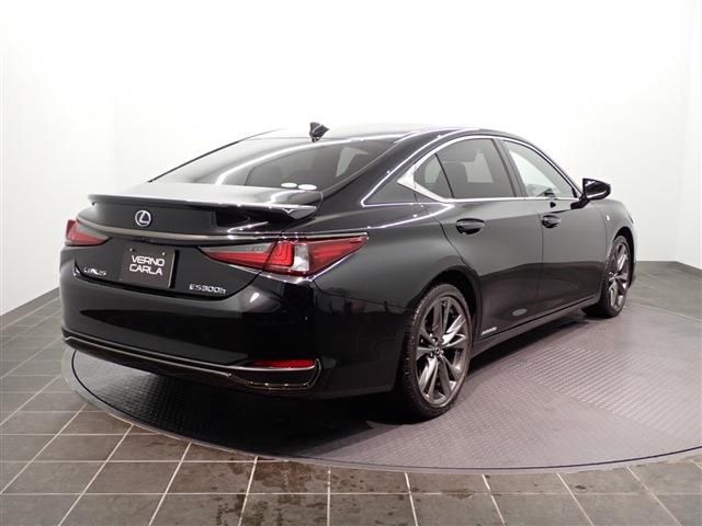 Lexus ES 2019-11 13389-3