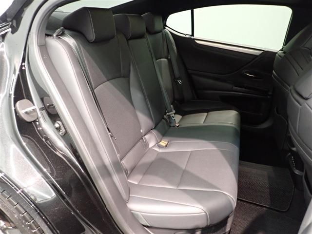Lexus ES 2019-11 13389-26