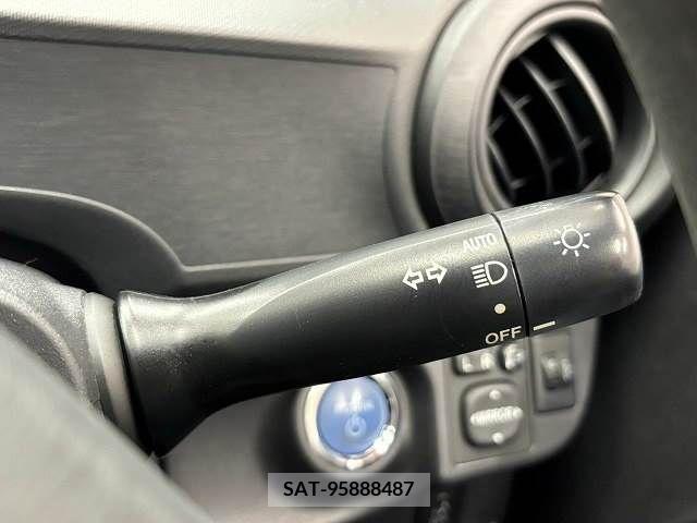 Toyota AQUA 2012-09 356115-8
