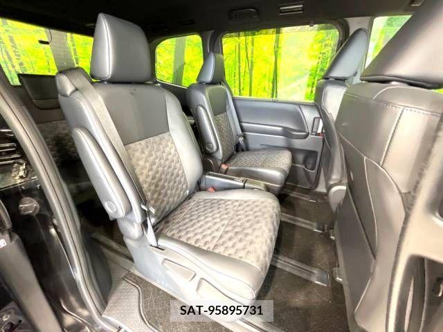 Toyota VOXY 2022-12 394974-8