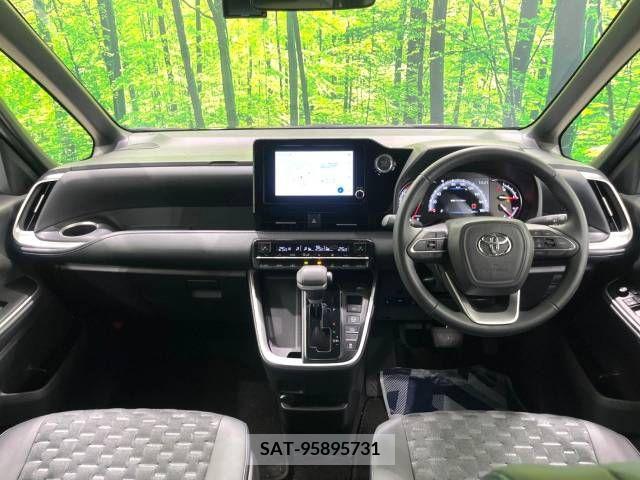 Toyota VOXY 2022-12 394974-1