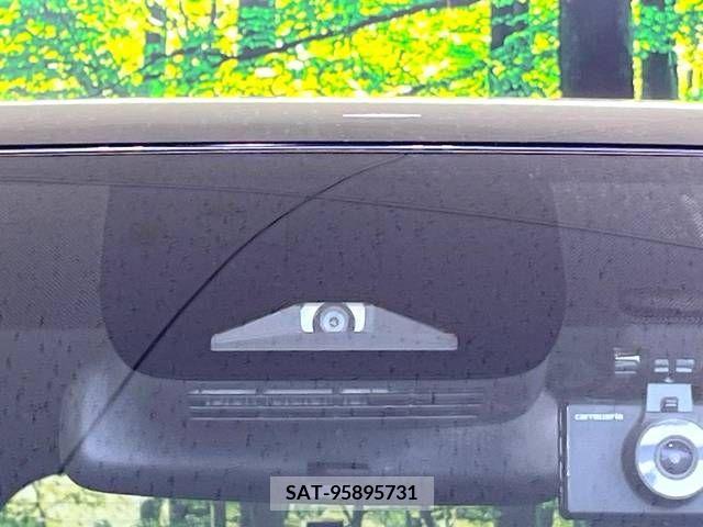 Toyota VOXY 2022-12 394974-5