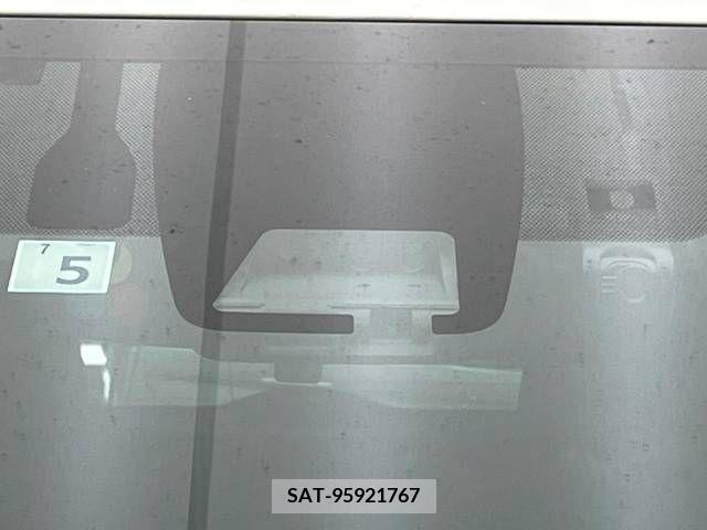 Toyota VOXY HYBRID 2018-05 382448-2