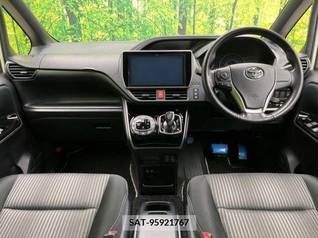 Toyota VOXY HYBRID 2018-05 382448-1