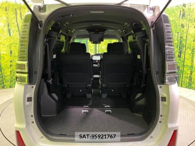 Toyota VOXY HYBRID 2018-05 382448-10