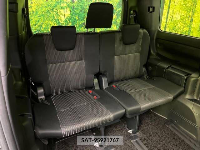 Toyota VOXY HYBRID 2018-05 382448-9