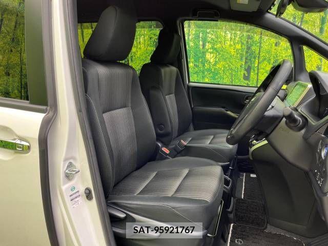 Toyota VOXY HYBRID 2018-05 382448-7