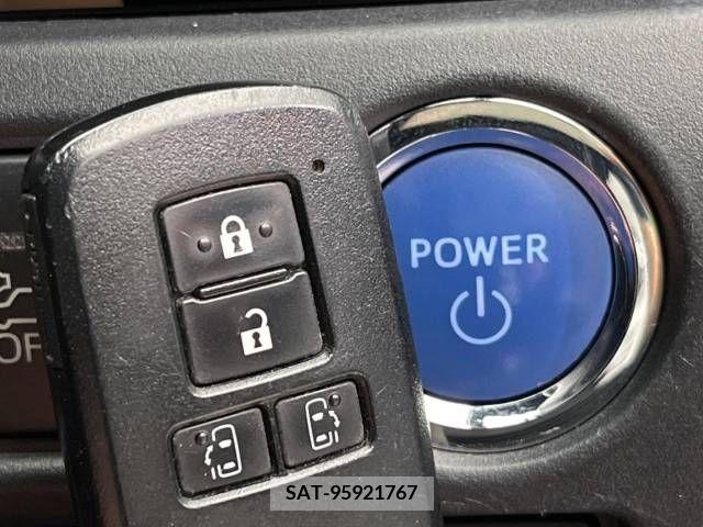 Toyota VOXY HYBRID 2018-05 382448-6