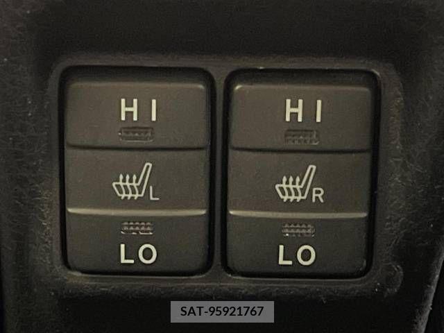 Toyota VOXY HYBRID 2018-05 382448-5