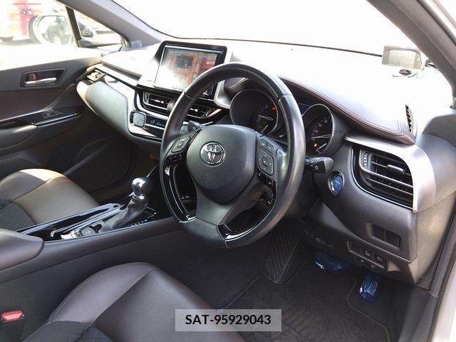 Toyota C-HR 2017-03 228809-15