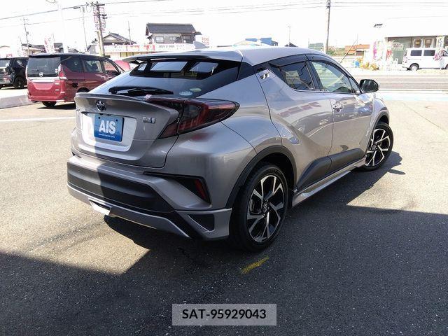 Toyota C-HR 2017-03 228809-1