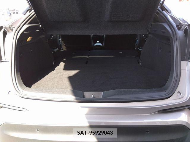 Toyota C-HR 2017-03 228809-19