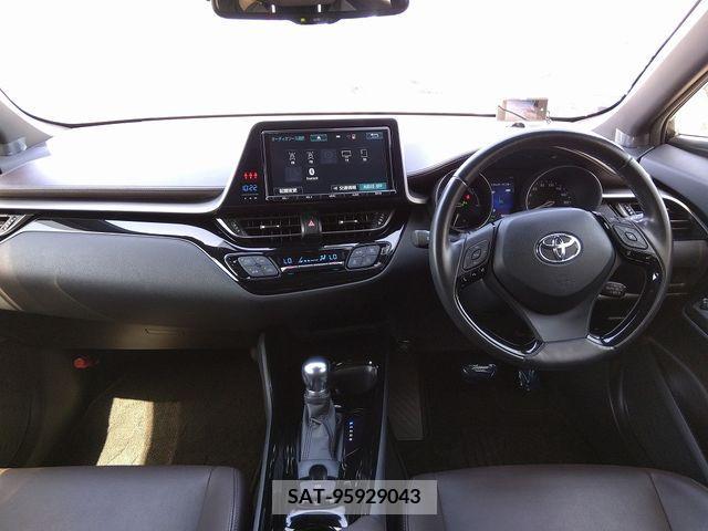 Toyota C-HR 2017-03 228809-2