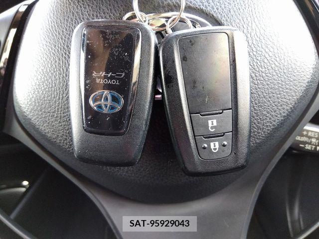 Toyota C-HR 2017-03 228809-14