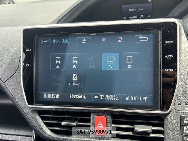 Toyota NOAH HYBRID 2018-02 330835-12